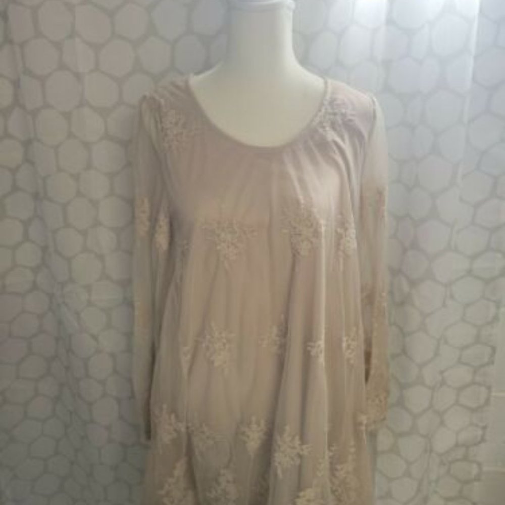 She & Sky dress with appliqué